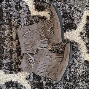 Minnetonka Fringe Moccasins size 9